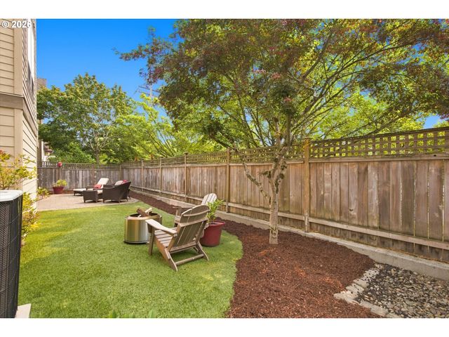 11090 Nw CRYSTAL CREEK Ln, Portland, OR 97229