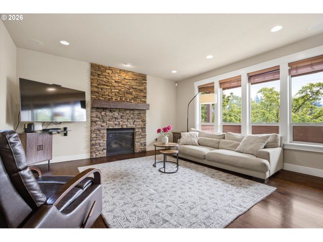 11090 Nw CRYSTAL CREEK Ln, Portland, OR 97229