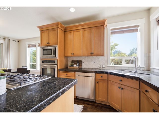11090 Nw CRYSTAL CREEK Ln, Portland, OR 97229