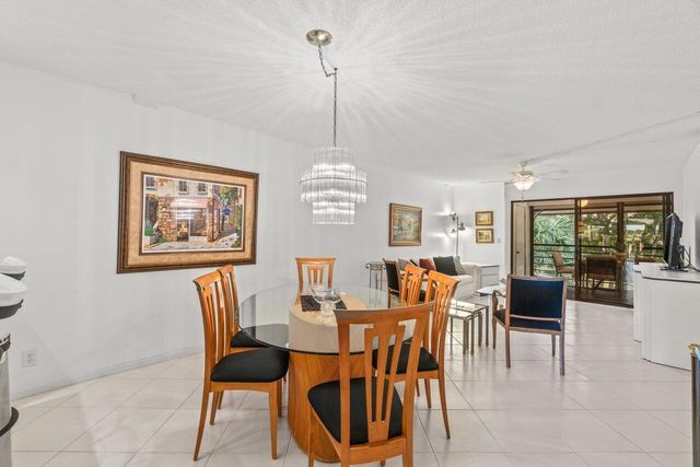 5380 CEDAR LAKE Drive 303, Boynton Beach, FL 33437