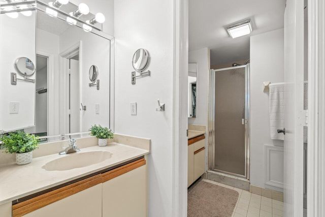 5380 CEDAR LAKE Drive 303, Boynton Beach, FL 33437