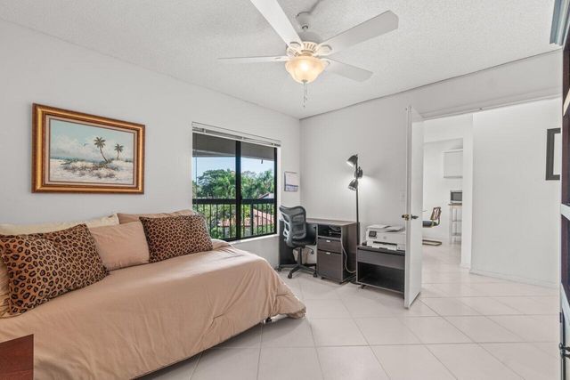 5380 CEDAR LAKE Drive 303, Boynton Beach, FL 33437