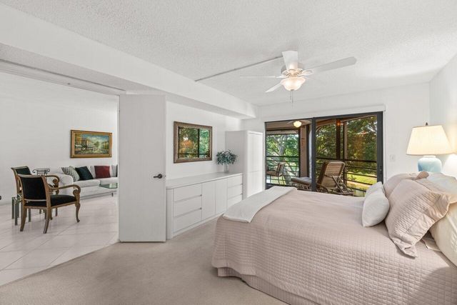 5380 CEDAR LAKE Drive 303, Boynton Beach, FL 33437