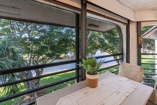 5380 CEDAR LAKE Drive 303, Boynton Beach, FL 33437