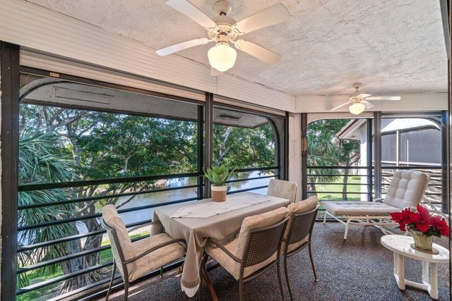 5380 CEDAR LAKE Drive 303, Boynton Beach, FL 33437