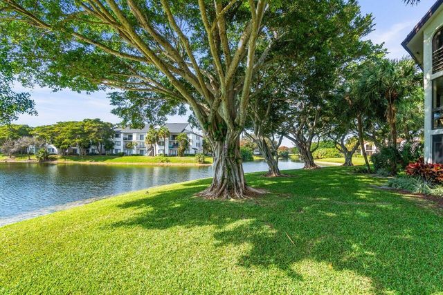 5380 CEDAR LAKE Drive 303, Boynton Beach, FL 33437