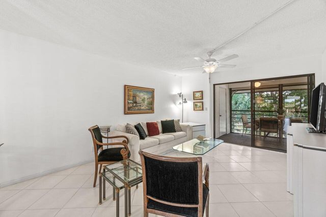 5380 CEDAR LAKE Drive 303, Boynton Beach, FL 33437