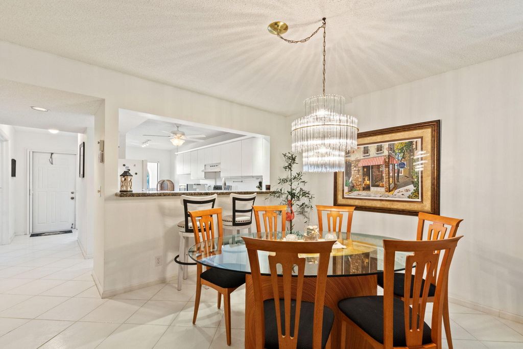 5380 CEDAR LAKE Drive 303, Boynton Beach, FL 33437