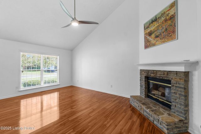 4800 Wooded Oak Cir, Louisville, KY 40245