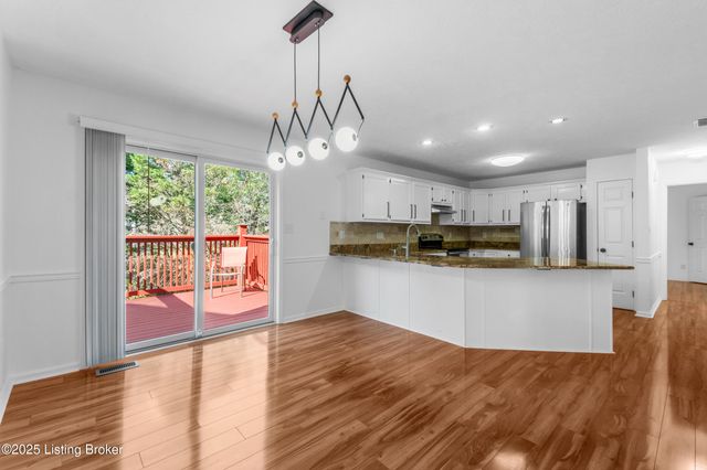 4800 Wooded Oak Cir, Louisville, KY 40245