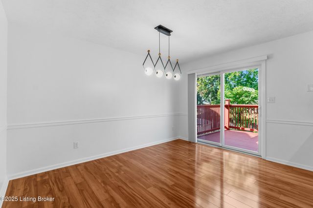 4800 Wooded Oak Cir, Louisville, KY 40245