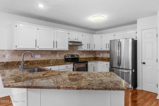 4800 Wooded Oak Cir, Louisville, KY 40245