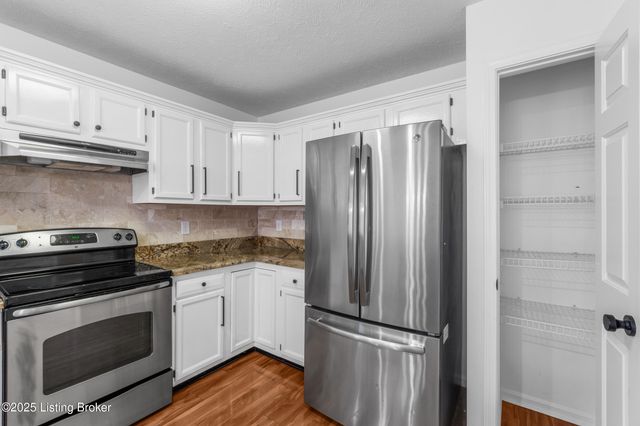 4800 Wooded Oak Cir, Louisville, KY 40245