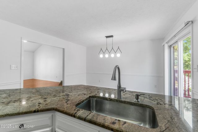 4800 Wooded Oak Cir, Louisville, KY 40245