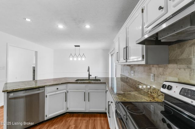 4800 Wooded Oak Cir, Louisville, KY 40245