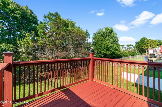 4800 Wooded Oak Cir, Louisville, KY 40245