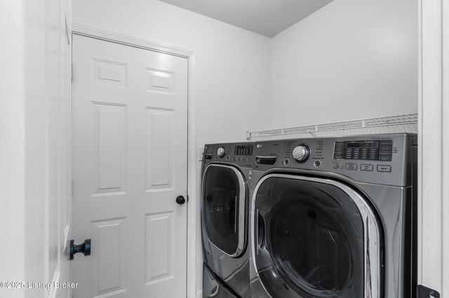 4800 Wooded Oak Cir, Louisville, KY 40245