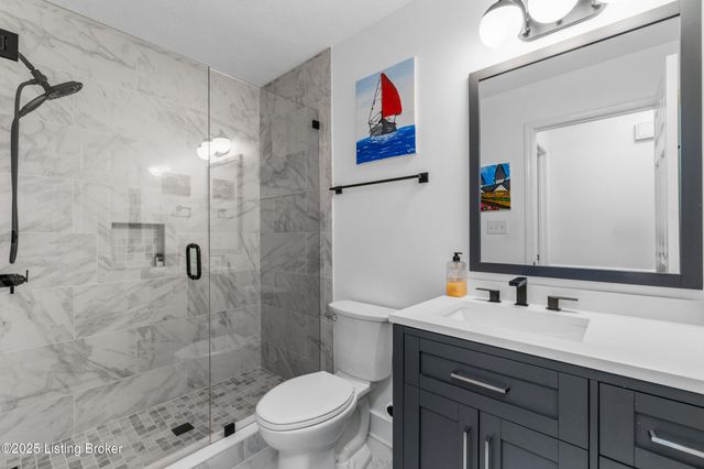 4800 Wooded Oak Cir, Louisville, KY 40245