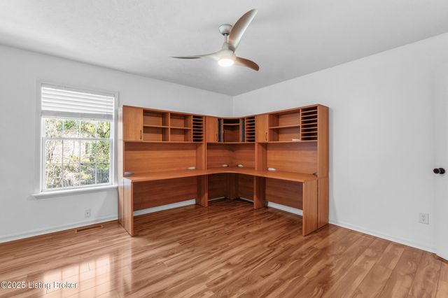 4800 Wooded Oak Cir, Louisville, KY 40245