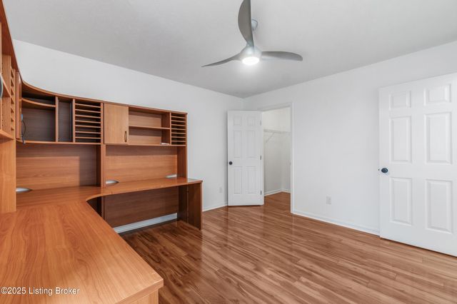 4800 Wooded Oak Cir, Louisville, KY 40245