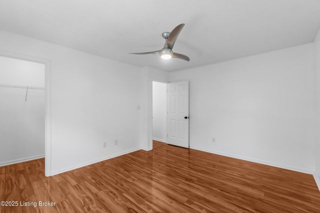 4800 Wooded Oak Cir, Louisville, KY 40245