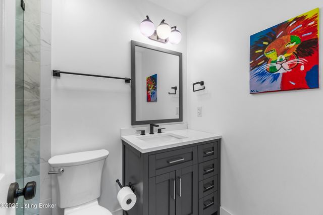 4800 Wooded Oak Cir, Louisville, KY 40245