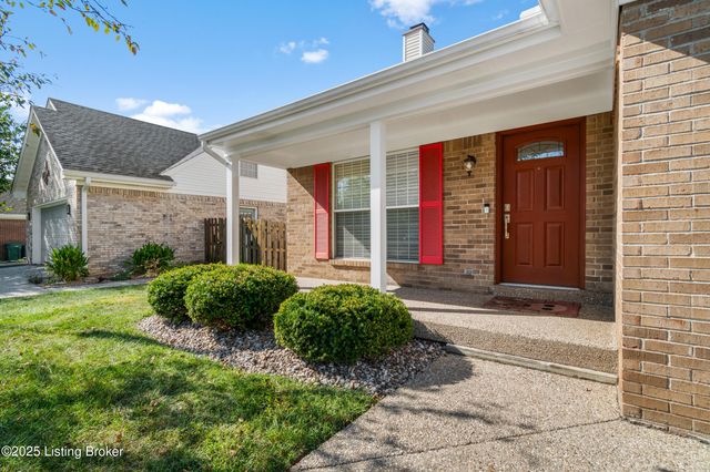 4800 Wooded Oak Cir, Louisville, KY 40245