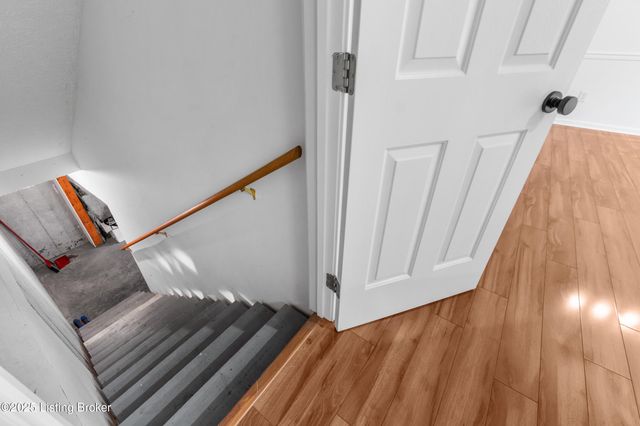 4800 Wooded Oak Cir, Louisville, KY 40245