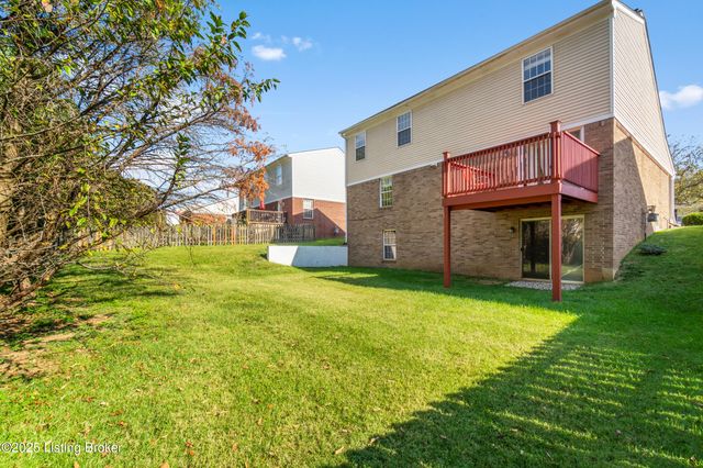 4800 Wooded Oak Cir, Louisville, KY 40245