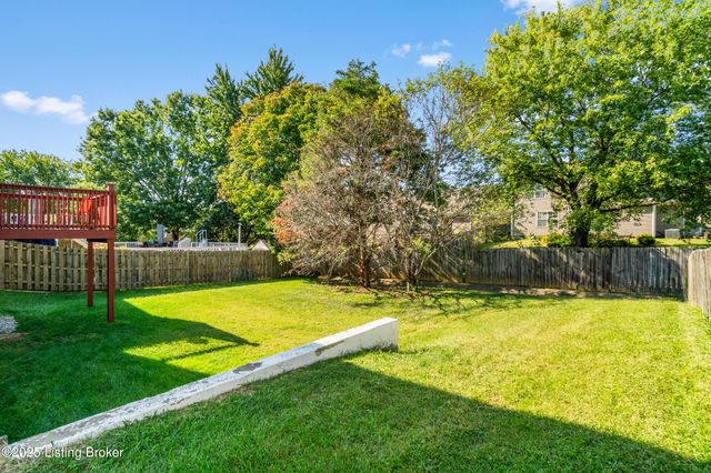 4800 Wooded Oak Cir, Louisville, KY 40245