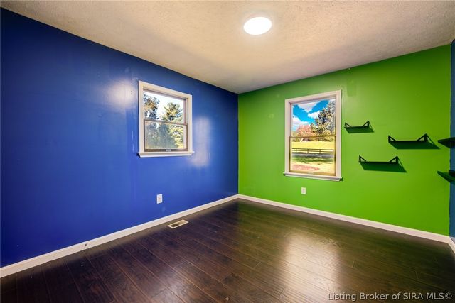 914 Henryville Bluelick Road, Henryville, IN 47126