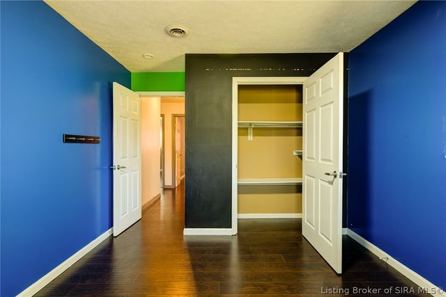 914 Henryville Bluelick Road, Henryville, IN 47126