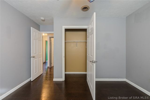 914 Henryville Bluelick Road, Henryville, IN 47126