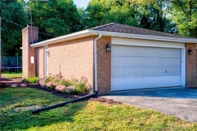 914 Henryville Bluelick Road, Henryville, IN 47126