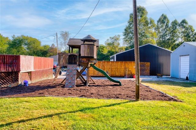 914 Henryville Bluelick Road, Henryville, IN 47126