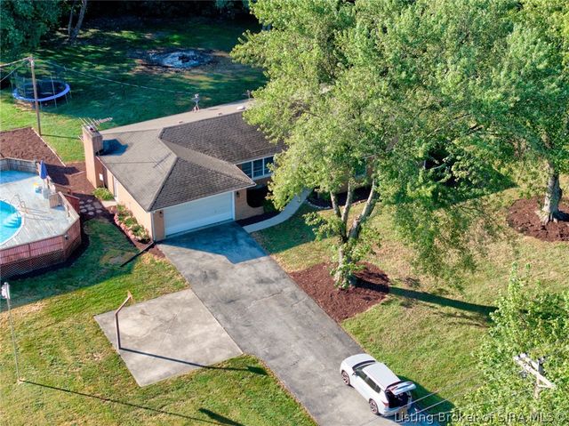 914 Henryville Bluelick Road, Henryville, IN 47126