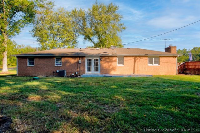 914 Henryville Bluelick Road, Henryville, IN 47126