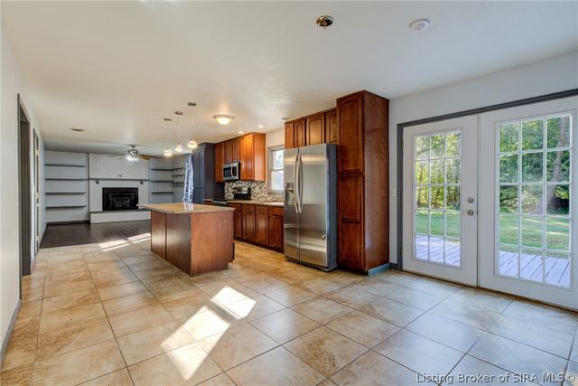 914 Henryville Bluelick Road, Henryville, IN 47126