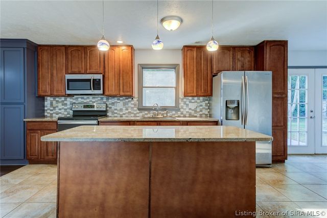 914 Henryville Bluelick Road, Henryville, IN 47126