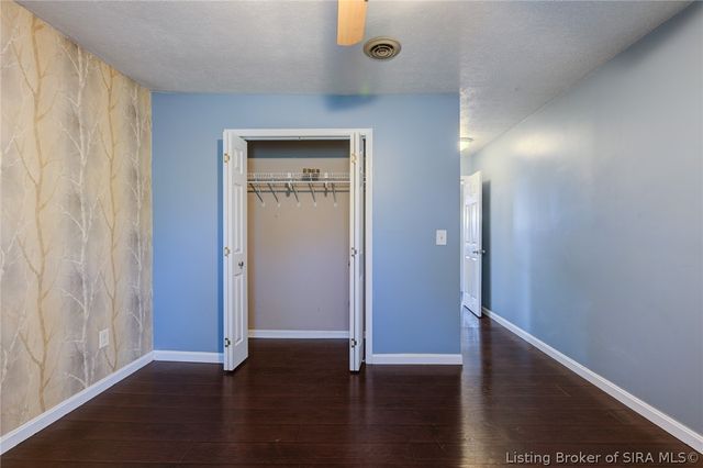 914 Henryville Bluelick Road, Henryville, IN 47126