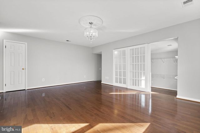 1218 DELTA GLEN CT, Vienna, VA 22182