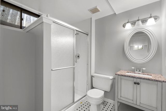 1218 DELTA GLEN CT, Vienna, VA 22182