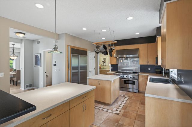 19660 Ireland Way, Lakeville, MN 55044