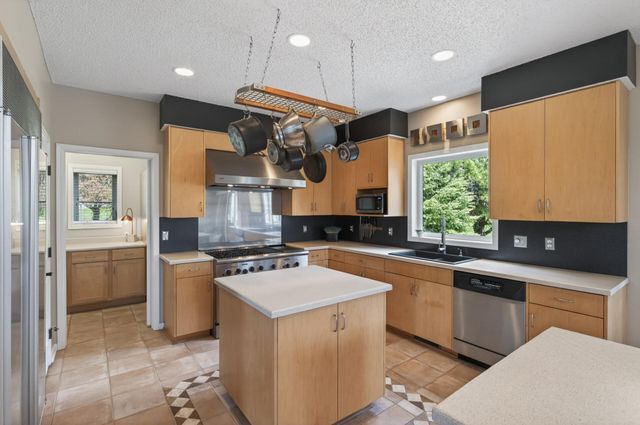 19660 Ireland Way, Lakeville, MN 55044