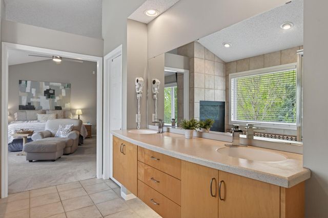 19660 Ireland Way, Lakeville, MN 55044