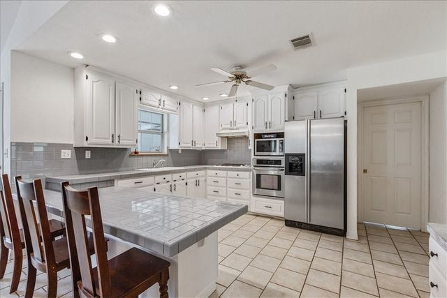 7474 N Lone Star Parkway, Crawford, TX 76638