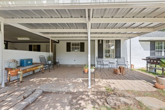 7474 N Lone Star Parkway, Crawford, TX 76638