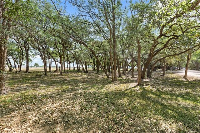 7474 N Lone Star Parkway, Crawford, TX 76638