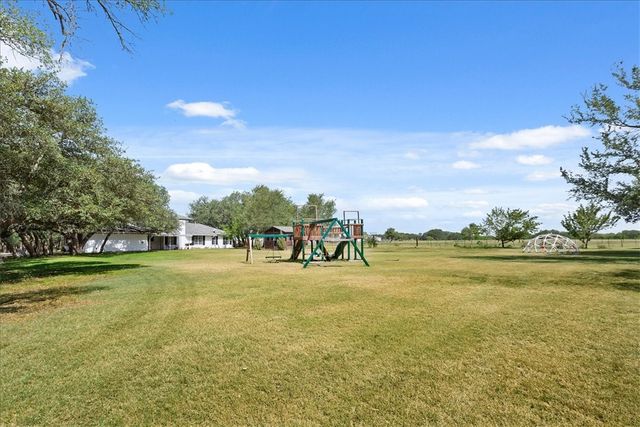 7474 N Lone Star Parkway, Crawford, TX 76638