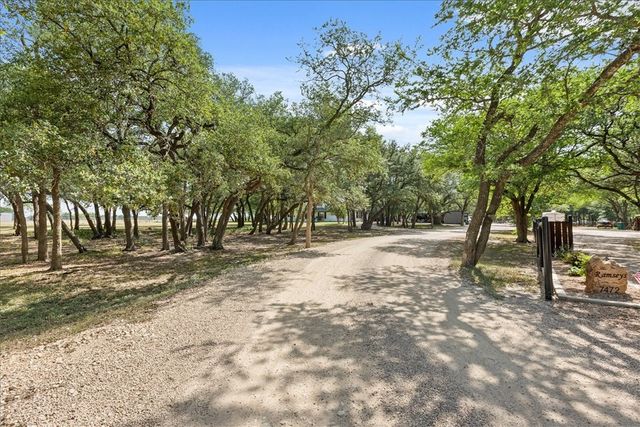 7474 N Lone Star Parkway, Crawford, TX 76638